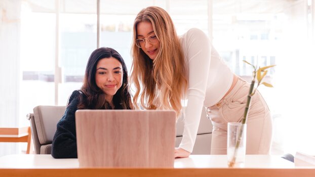 Derechos Humanos de la Mujer en el Entorno Laboral