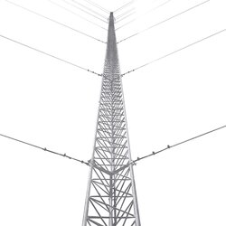 Kit de torre arriostrada de piso de 21 m altura con tramo STZ30 galvanizado electrolítico (No incluye retenida).