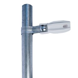 Aislador de paso o esquina de color Blanco con abrazadera incluida de 33-38mm para uso en tubería de malla ciclónica.